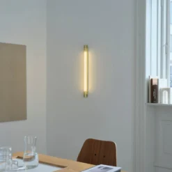 GEJST seinälamppu Radent, messinkivärinen, korkeus 70 cm, G13 LED