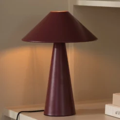 Globen Lighting pöytävalaisin Cannes, punainen, metalli, korkeus 40 cm