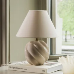 Globen Lighting pöytävalaisin DAHLIA, beige/beige, korkeus 31 cm
