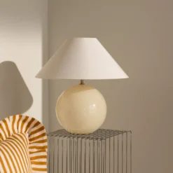 Globen Lighting pöytävalaisin IRIS, kermanvärinen, korkeus 45 cm