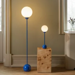 Globen Lighting Ripley-pöytälamppu, sininen, korkeus 52 cm, rauta/lasi