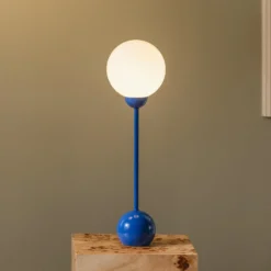 Globen Lighting Ripley-pöytälamppu, sininen, korkeus 52 cm, rauta/lasi