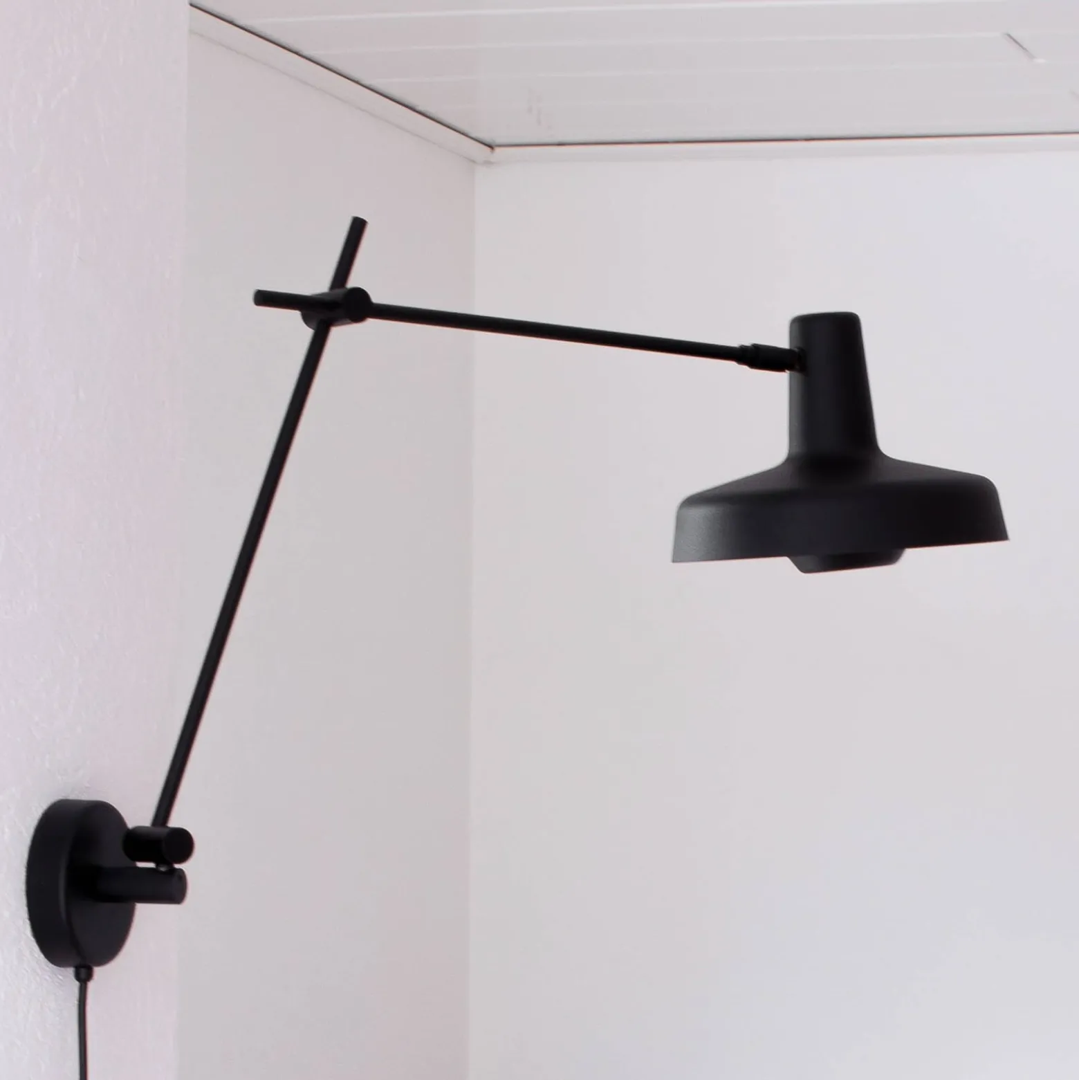 GRUPA Arigato seinä 1-valaisin 70cm Ø23cm musta