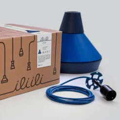 GRUPA Ili Ili Ili Cats Hat riipus vaaleansininen