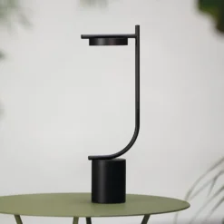 Grupa LED-akkukäyttöinen pöytälamppu Igram, musta, 40 cm, IP44