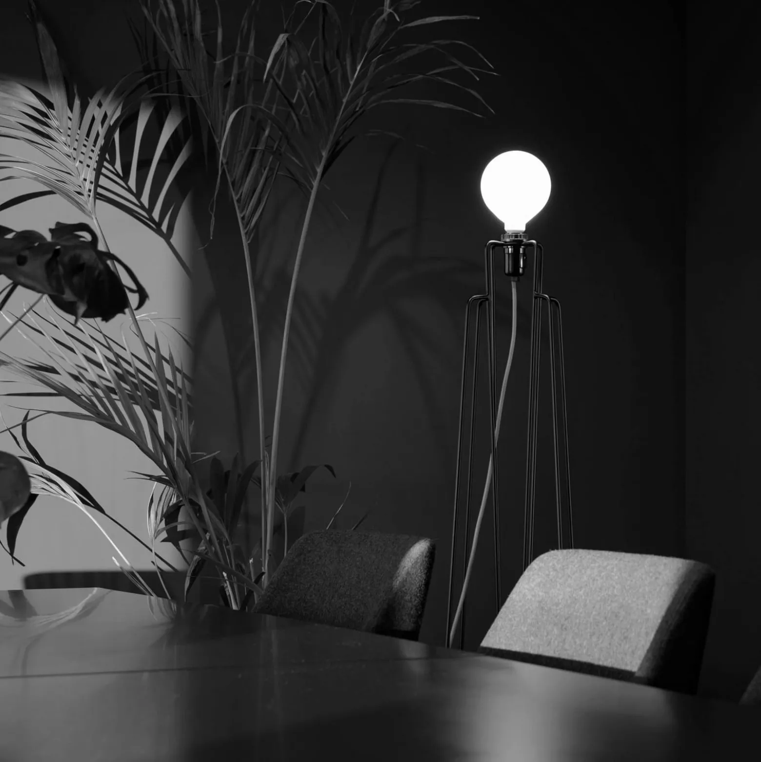 GRUPA Model M1 -LED-lattiavalo musta/valk. johto