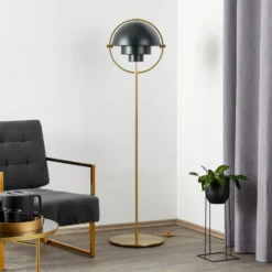 Gubi Multi-Lite lattiavalaisin, korkeus 148 cm, messinki/musta