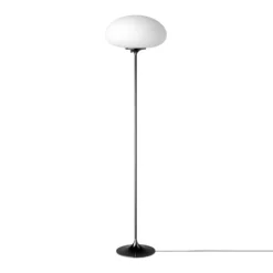Gubi Stemlite-maavalaisin, musta-kromi, korkeus 150 cm, himmennettävä