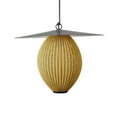 Gubi ulkoriippuvalaisin Satellite, 45x27 cm, musta/sinappikulta