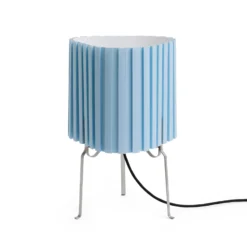 HAY-pöytälamppu Canelé, vaaleansininen, korkeus 37 cm, E14, kangas