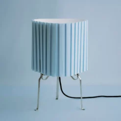 HAY-pöytälamppu Canelé, vaaleansininen, korkeus 37 cm, E14, kangas