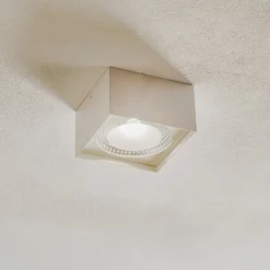 Helestra Kari -LED-kattovalaisin, kulmikas