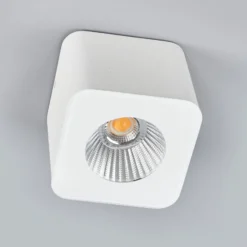 Helestra Oso LED kulmikas, matta valkoinen