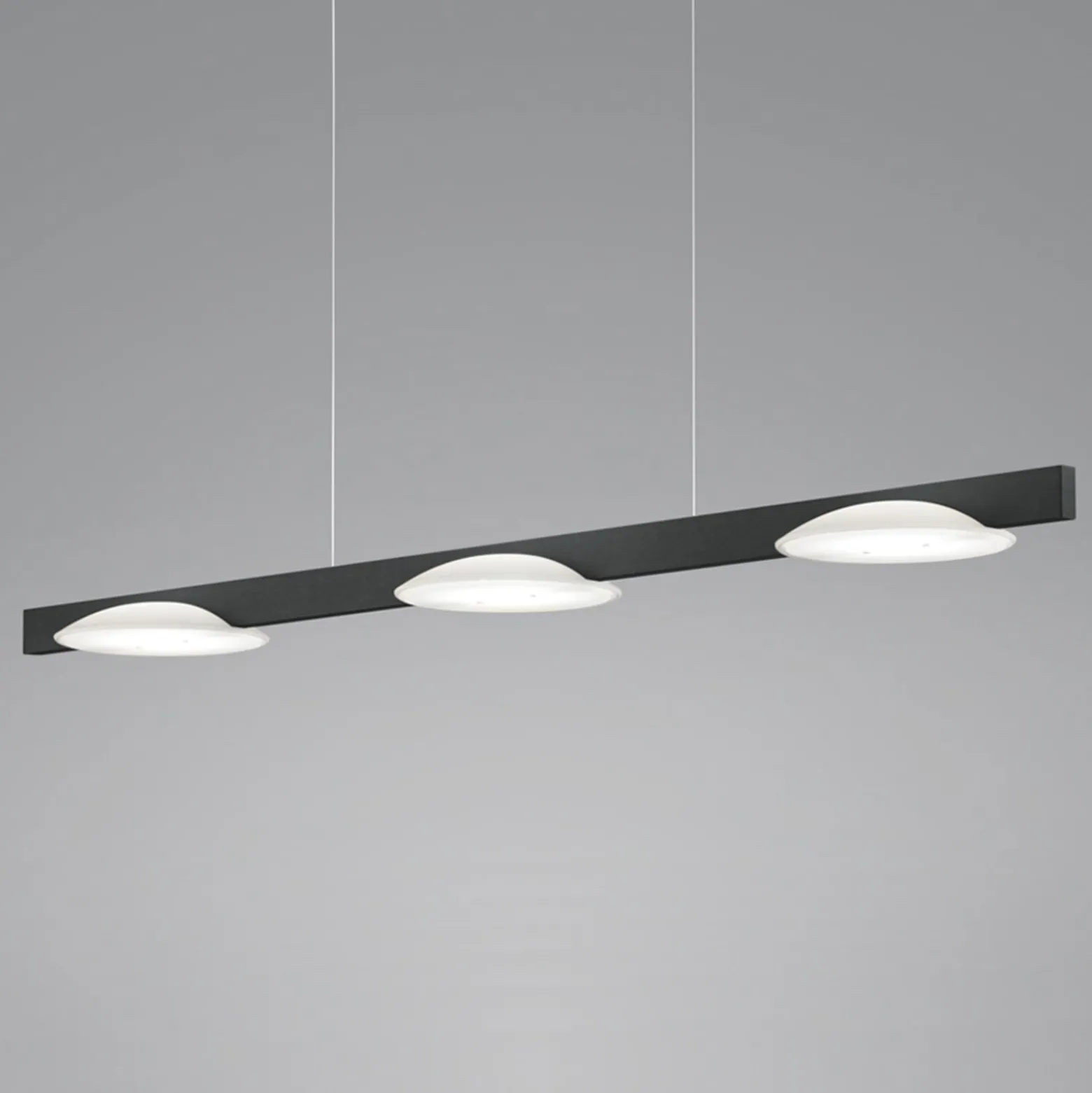 Helestra Pole -LED-riippuvalaisin 3-lamp. musta