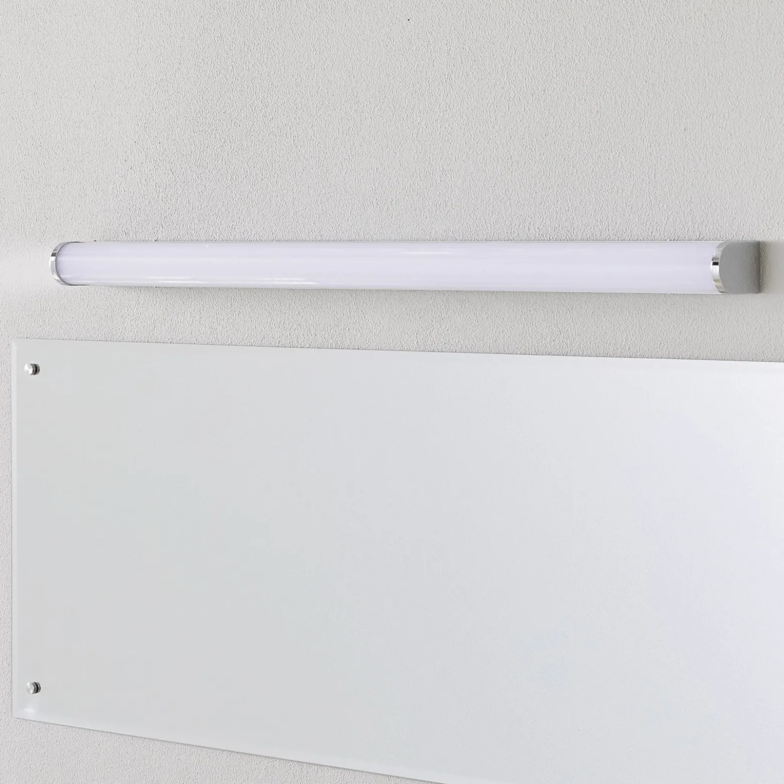 Helestra Ponto -LED-seinävalo, IP44 90 cm