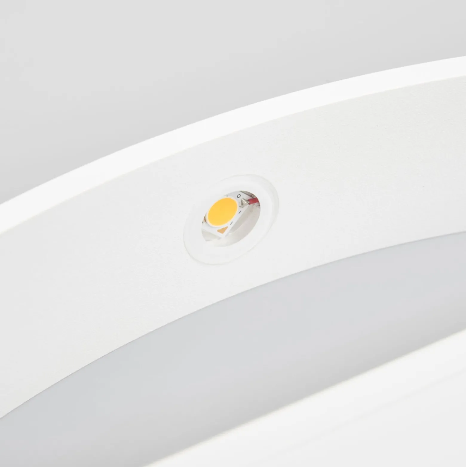 Helestra Yona LED-seinävalaisin valkoinen 37,5 cm