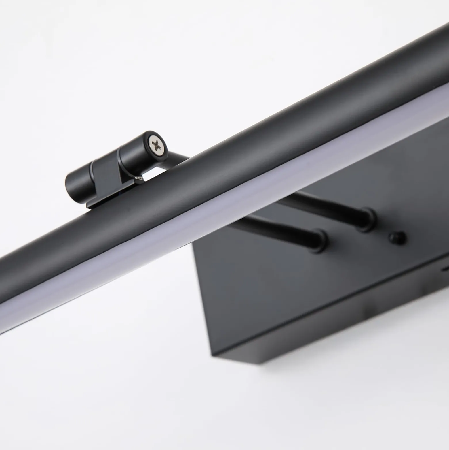 Holton-LED-akkukäyttöinen seinävalaisin, mattamusta, leveys 45 cm, CCT