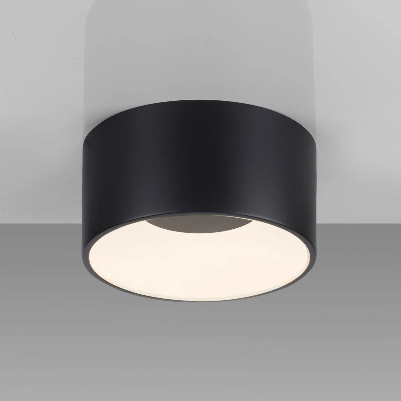 JUST LIGHT. LED-kattovalaisin Tanika musta, Ø16cm, himmennettävä