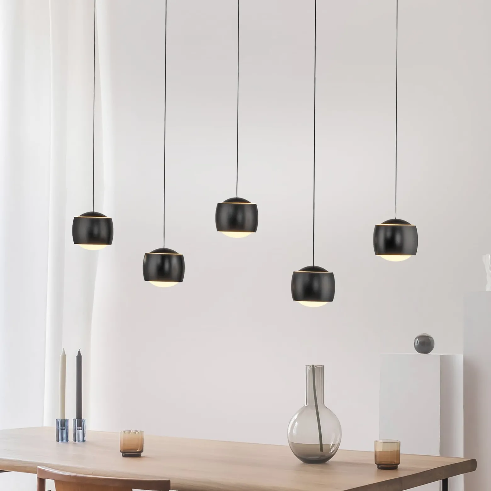 JUST LIGHT. LED-riippuvalaisin Ballini, musta, 5-lamppuinen, kytkin