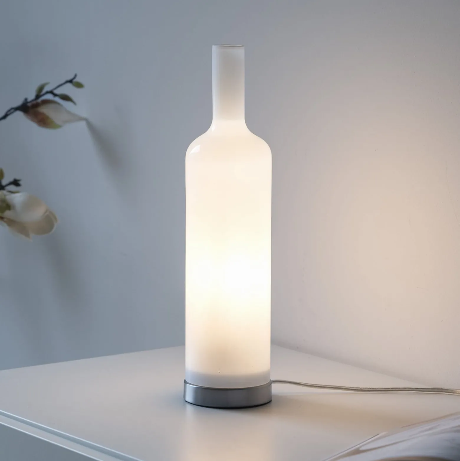 JUST LIGHT. Pöytävalaisin Bottle, opaali, lasi, E14
