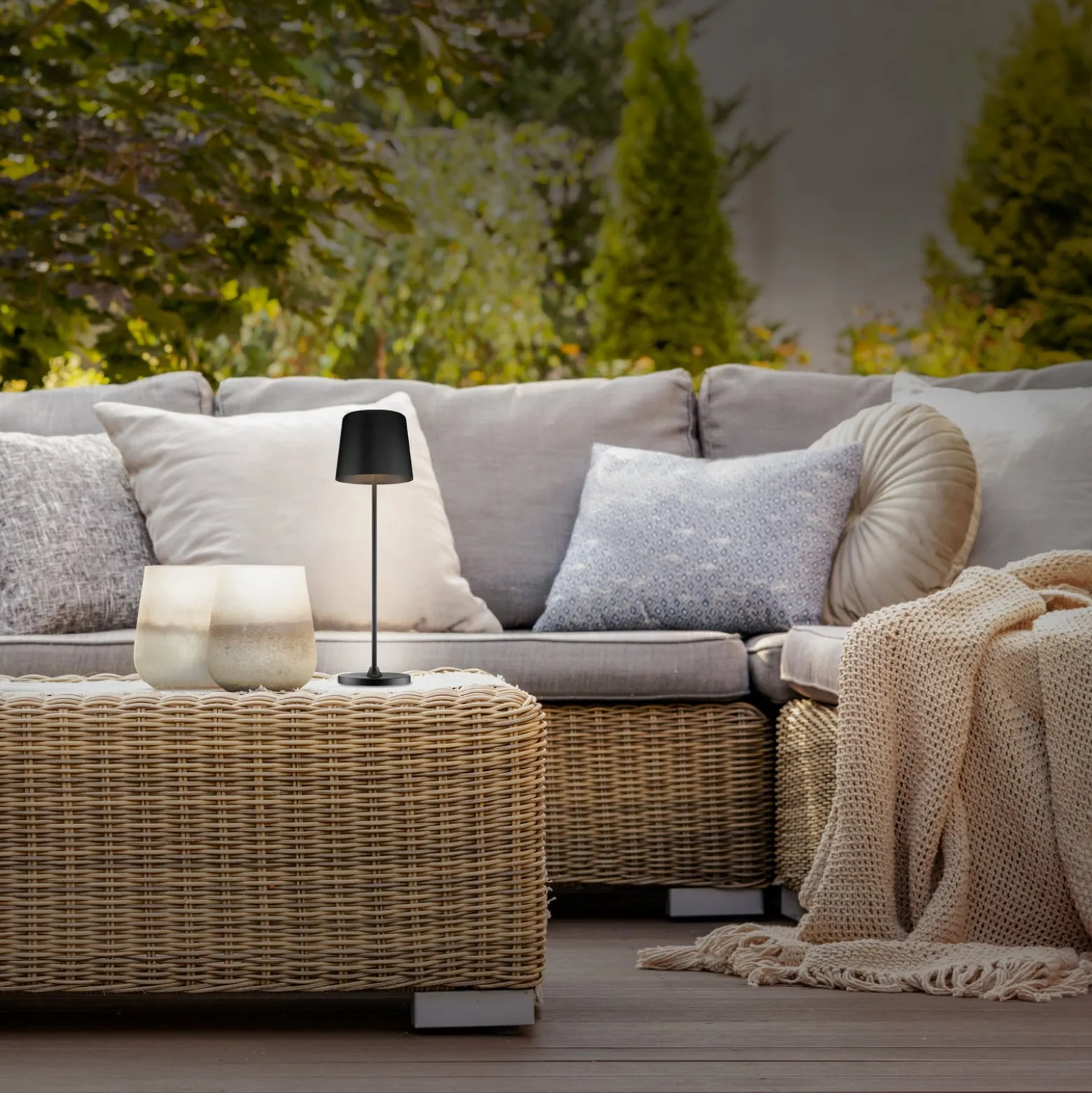 Kaami LED ladattava pöytävalaisin, himmennettävä musta mattamusta