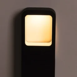 Kapea LED-pylväsvalaisin Juna