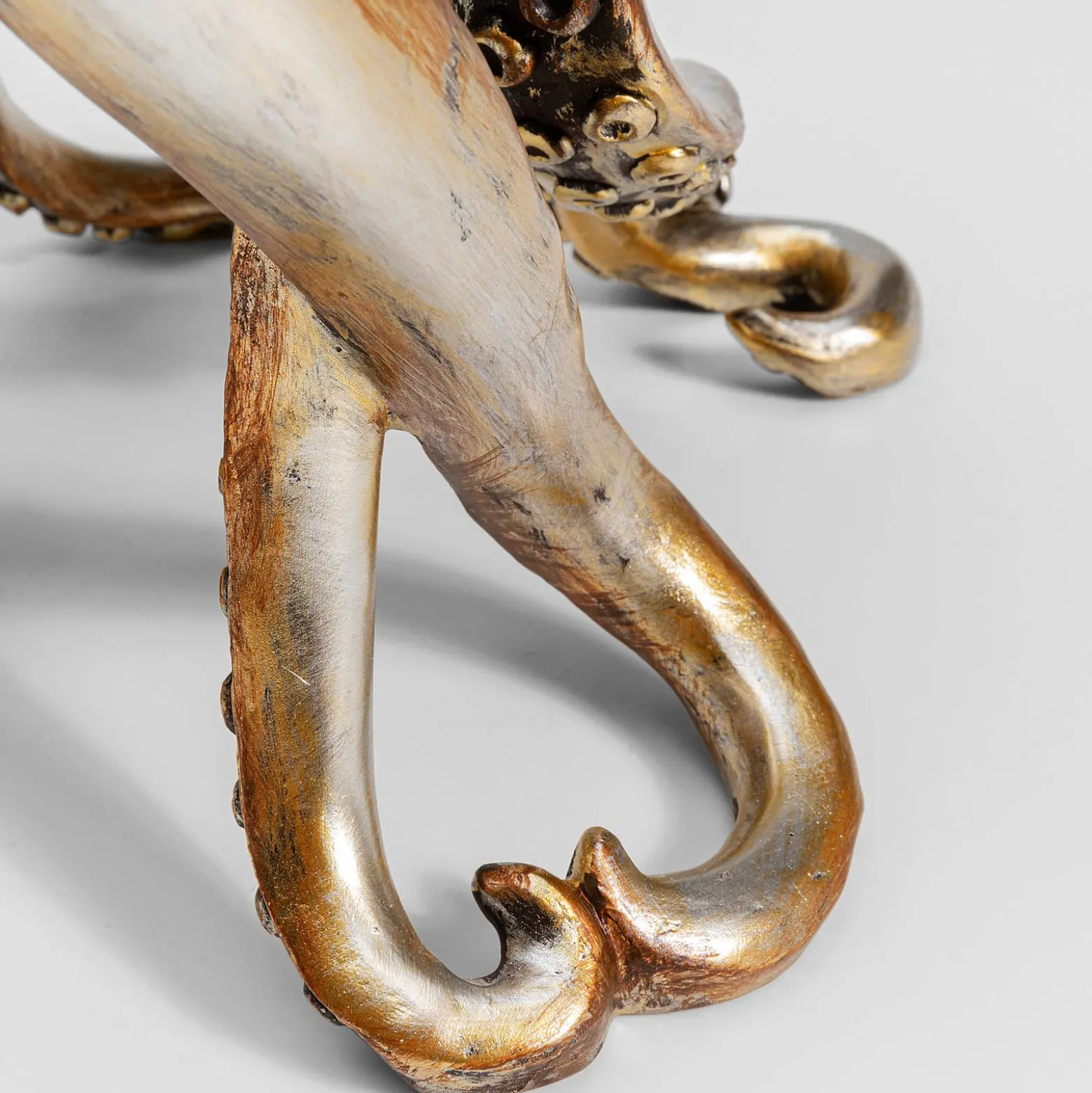 KARE Animal Octopus pöytävalaisin kultaa
