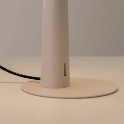 Karman LED-ladattava pöytävalaisin Papiria, matta valkoinen, CCT
