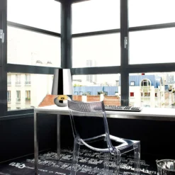 Kartell Cindy -LED-pöytälamppu, metallinen platina