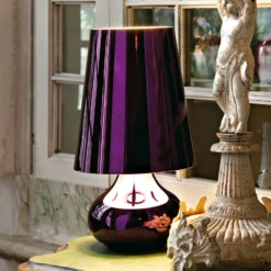 Kartell Cindy -LED-pöytälamppu metallinen violetti