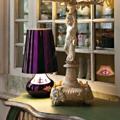 Kartell Cindy -LED-pöytälamppu metallinen violetti