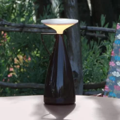Kartell LED-akkukäyttöinen pöytävalaisin Camomille, tummanpunainen,