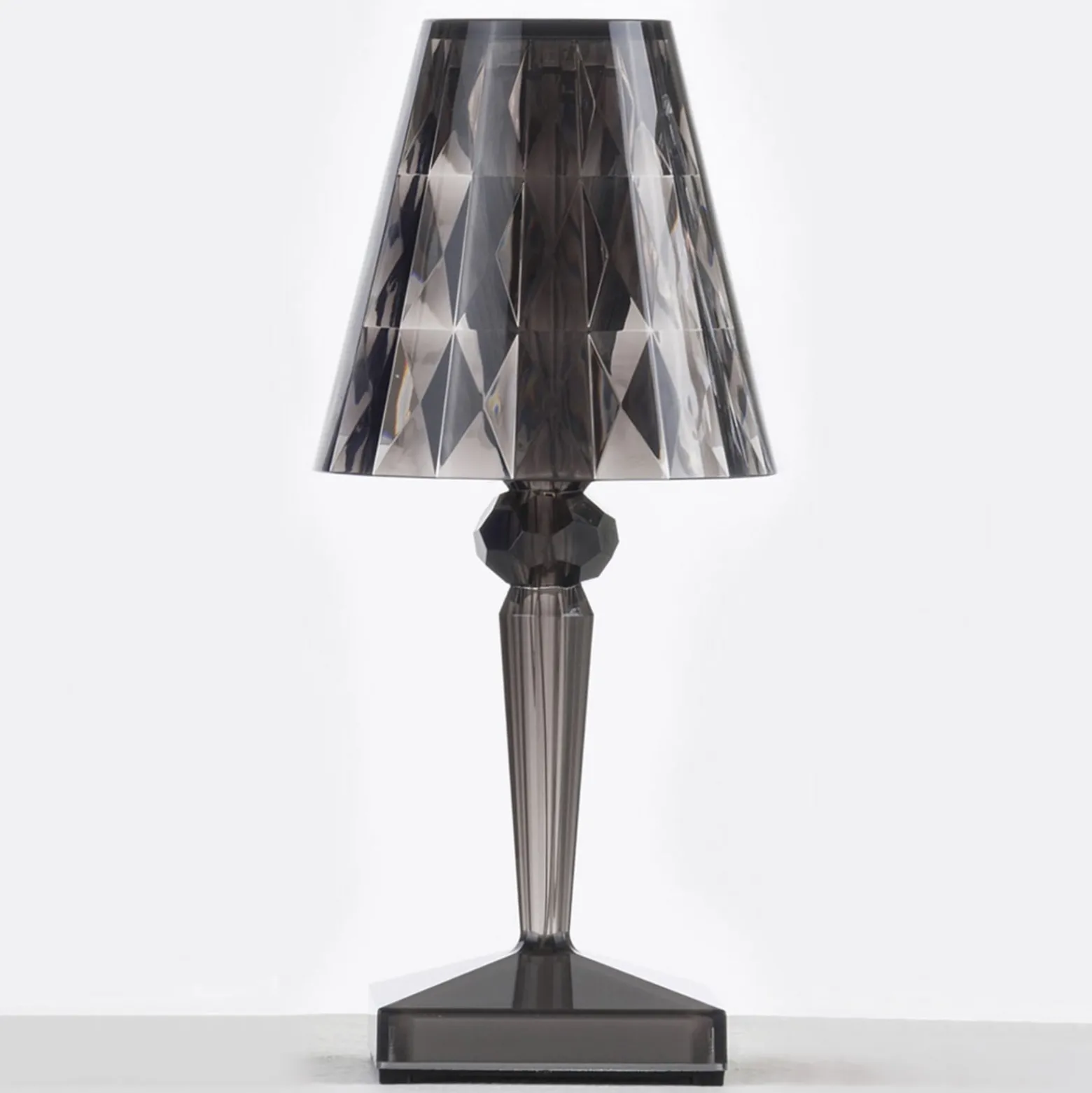Kartell LED-paristopöytävalaisin Paristo, 30 cm, savunharmaa, IP54