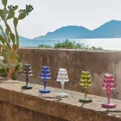 Kartell LED-paristopöytävalaisin Paristo, 26 cm, vihreä, IP54