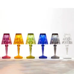 Kartell LED-paristopöytävalaisin Paristo, 26 cm, vihreä, IP54