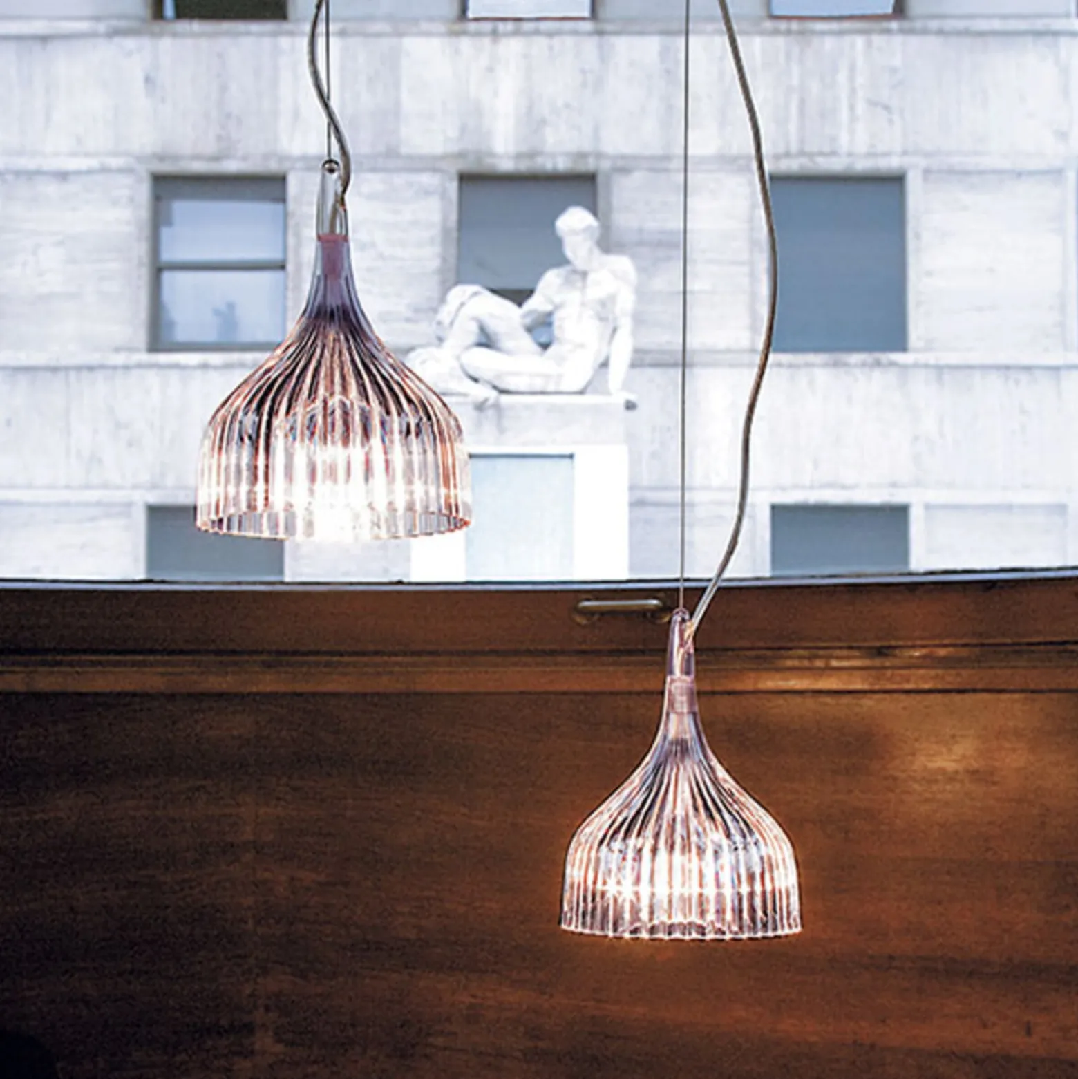 Kartell É -LED-riippuvalo, läpinäkyvä