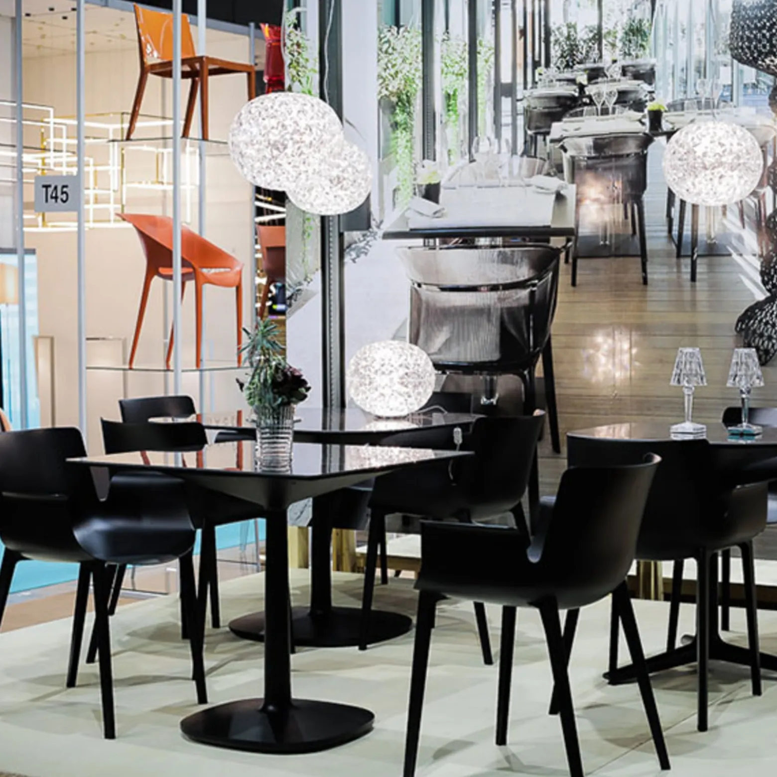 Kartell Planet -LED-pöytälamppu pyöreä, läpinäkyvä