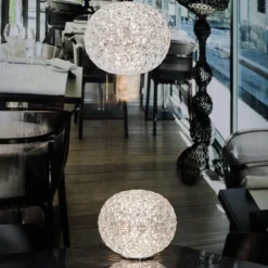 Kartell Planet -LED-pöytälamppu pyöreä, läpinäkyvä