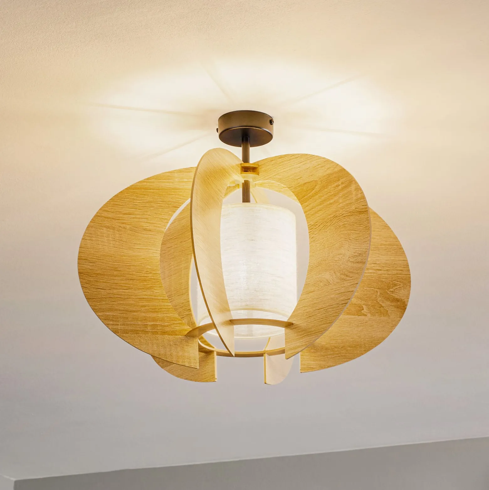Kattovalaisin Modern C M puusäleillä Ø 50 cm