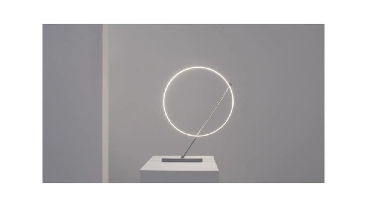 kdln LED-lattiavalaisin Poise, musta, korkeus 196 cm, himmennin