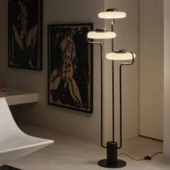 kdln LED-lattiavalaisin TRATTO, musta, korkeus 150 cm, 3-lamppuinen