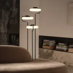 kdln LED-lattiavalaisin TRATTO, musta, korkeus 150 cm, 3-lamppuinen