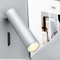 Kompakti Suau-LED-seinävalaisin USB-laturilla