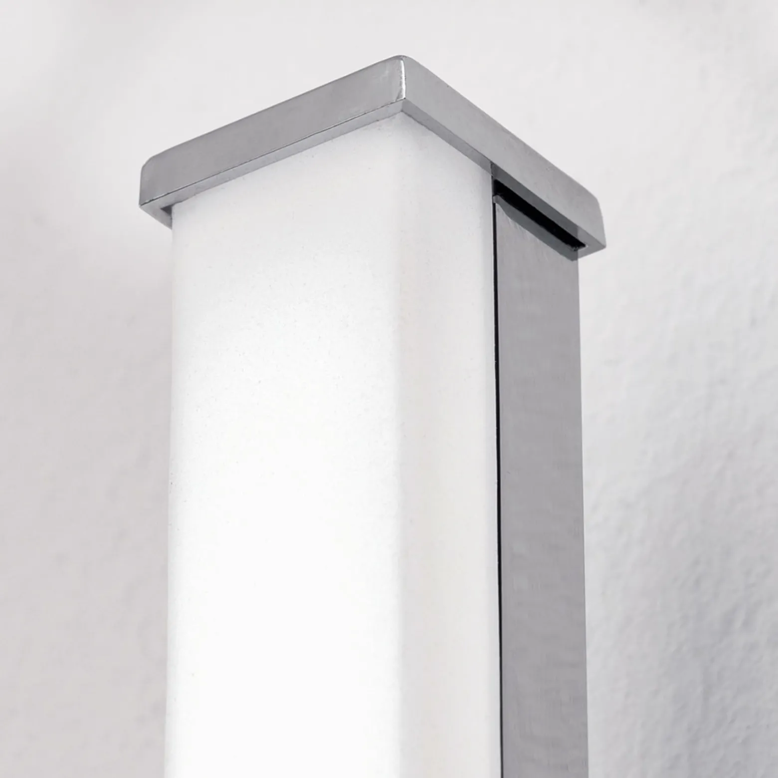 Kylpyhuoneen seinälamppu Argo LED IP44, 60,5 cm