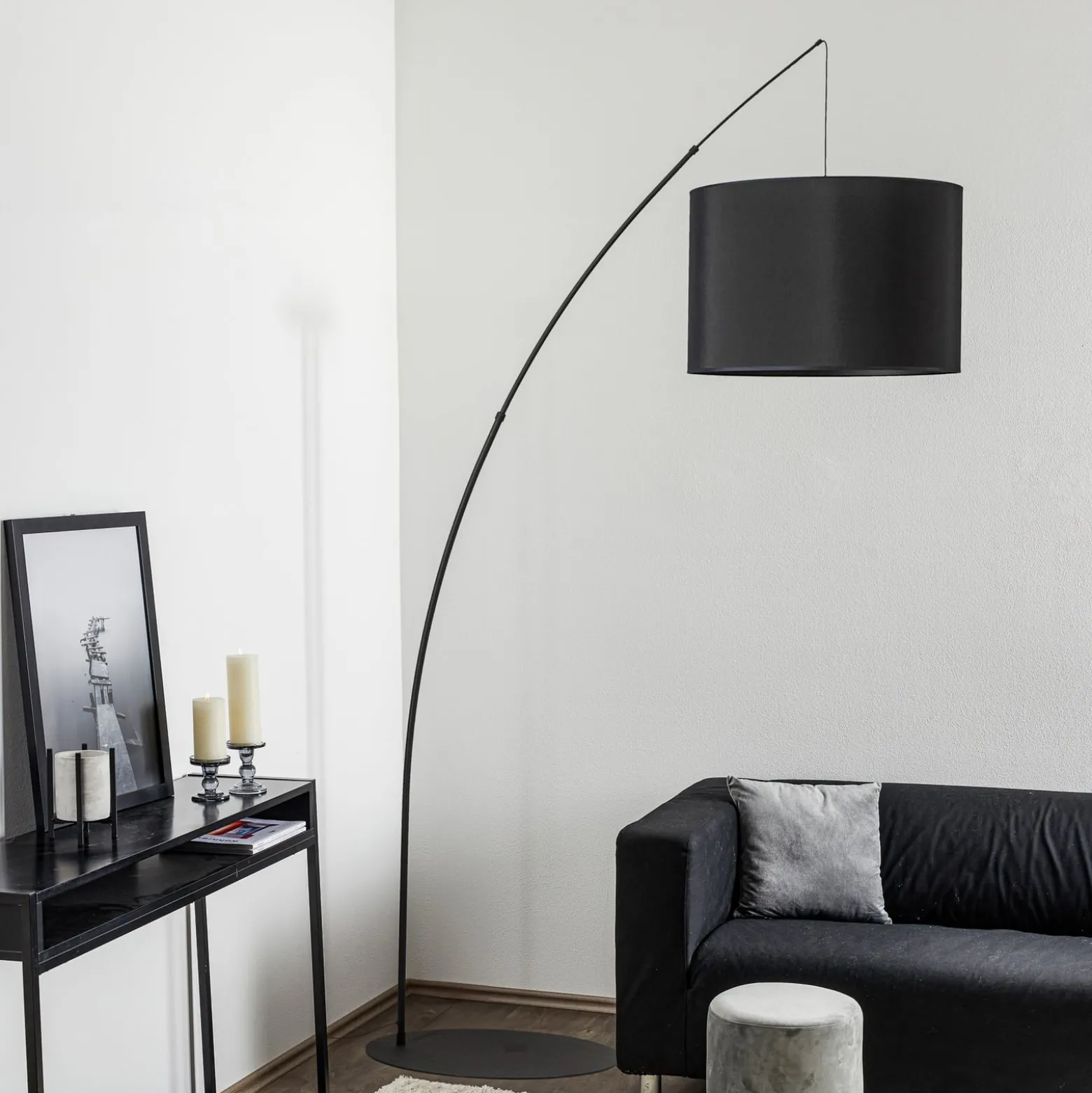 Lattiavalaisin Moby Black tekstiilivarjostimella