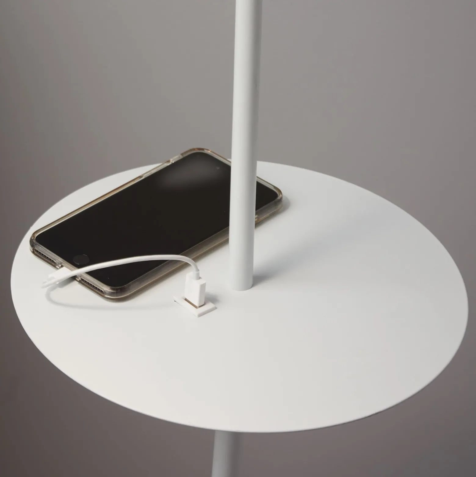Lattiavalo Linear sis. USB-latausaseman, valkoinen