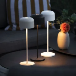 LED-akkukäyttöinen LED-pöytälamppu Lille, korkeus 36 cm, musta, IP54, USB