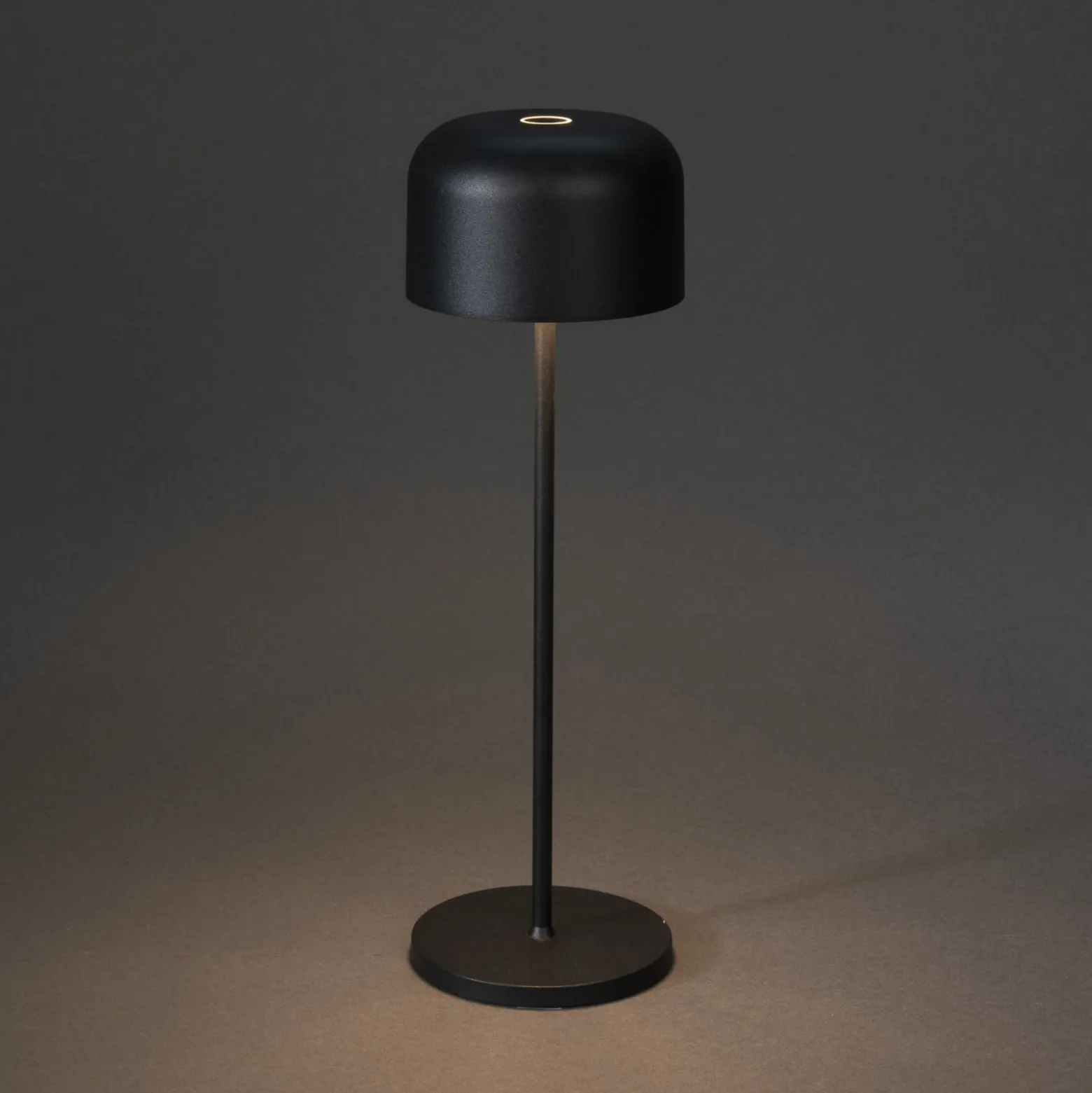 LED-akkukäyttöinen LED-pöytälamppu Lille, korkeus 36 cm, musta, IP54, USB