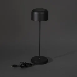 LED-akkukäyttöinen LED-pöytälamppu Lille, korkeus 36 cm, musta, IP54, USB