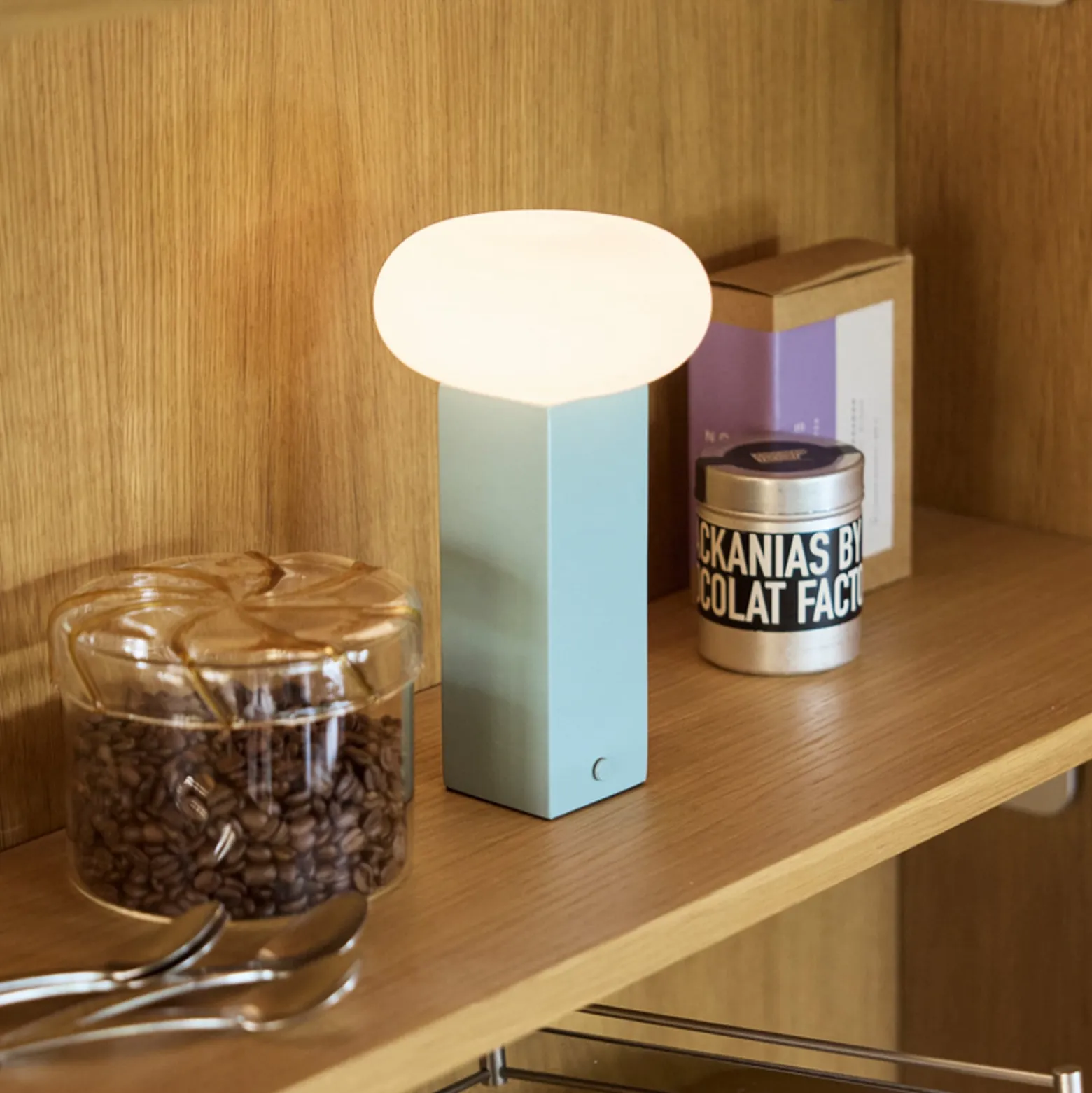 LED-akkukäyttöinen LED-pöytälamppu LOW, sininen, korkeus 20 cm, metalli,